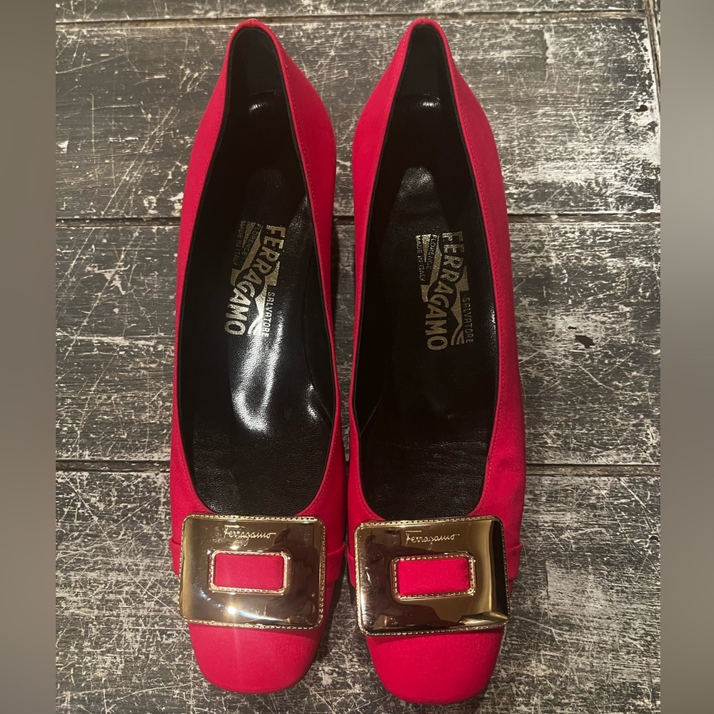 Ferragamo pink silk pumps size 8 AA